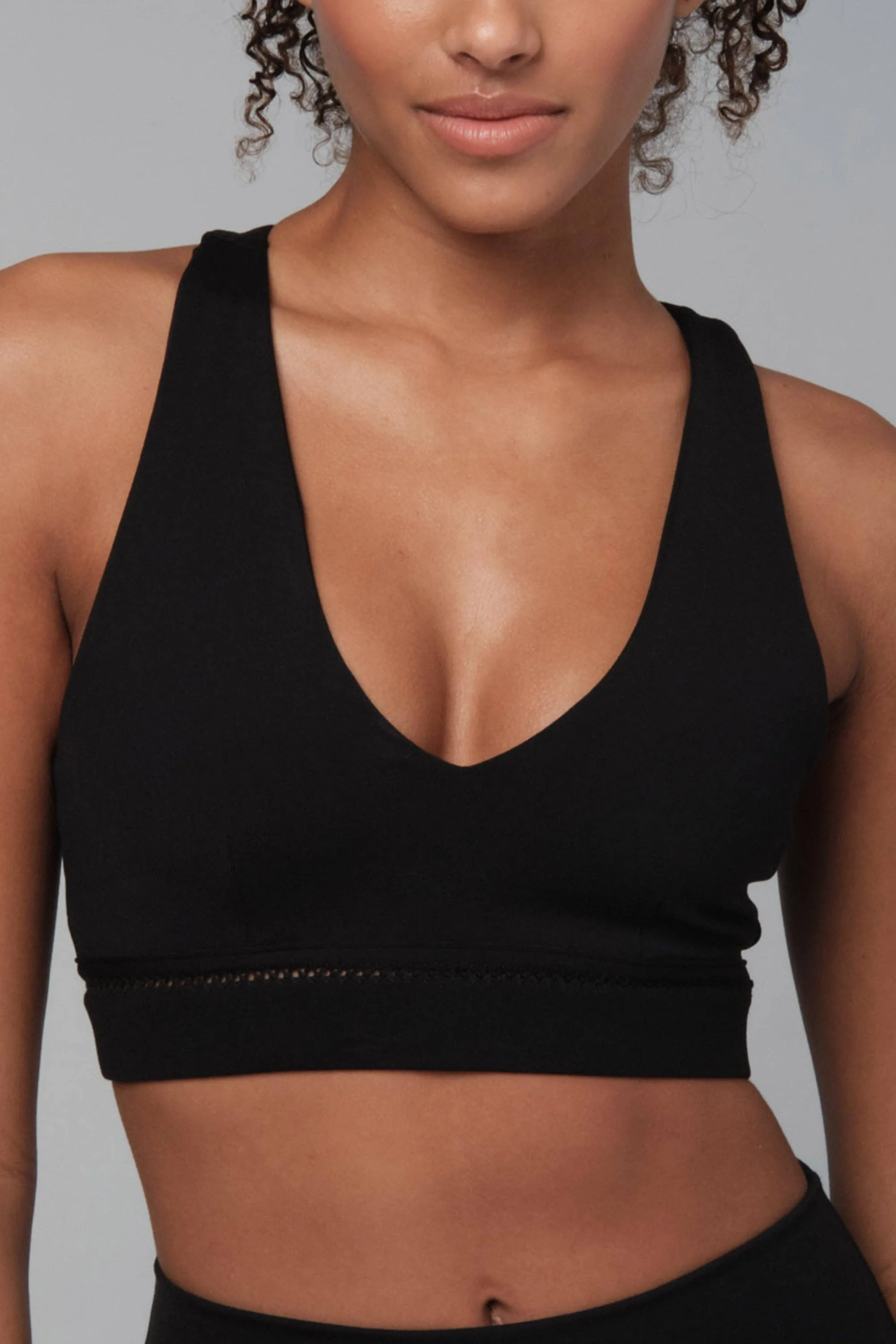 925 Fit Women's Head Turner V-Neck Tank Sports Bra - Black