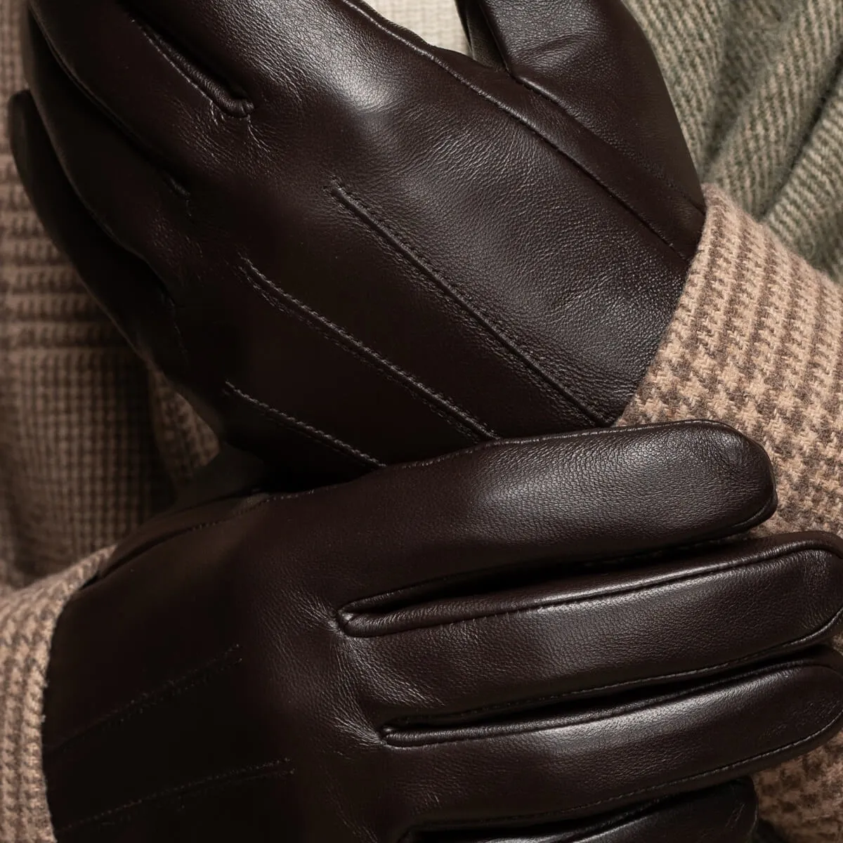 Jake (dark brown) - sheepskin gloves with warm fleece lining & touchscreen feature