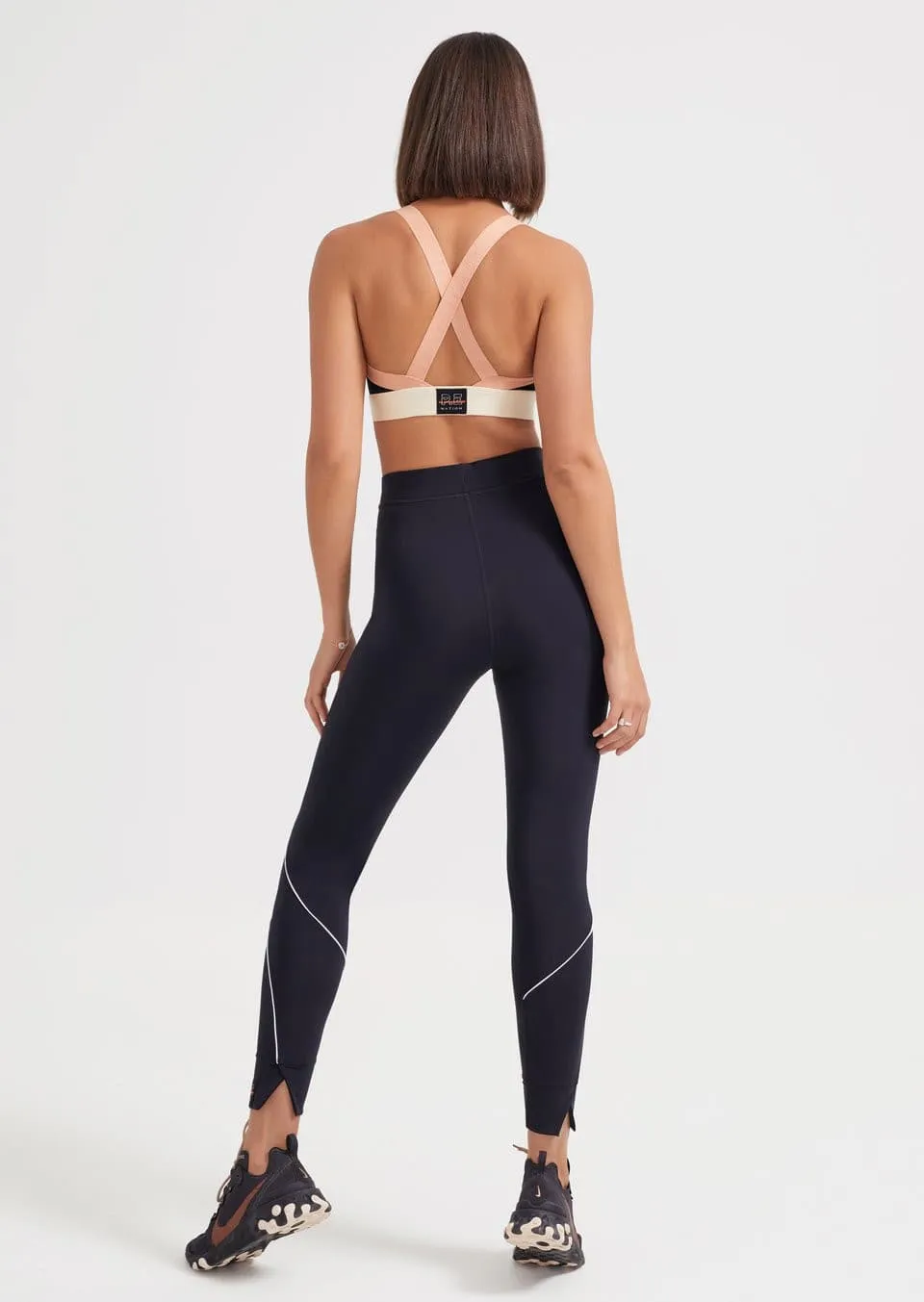 PIVOT SPORTS BRA IN BLACK